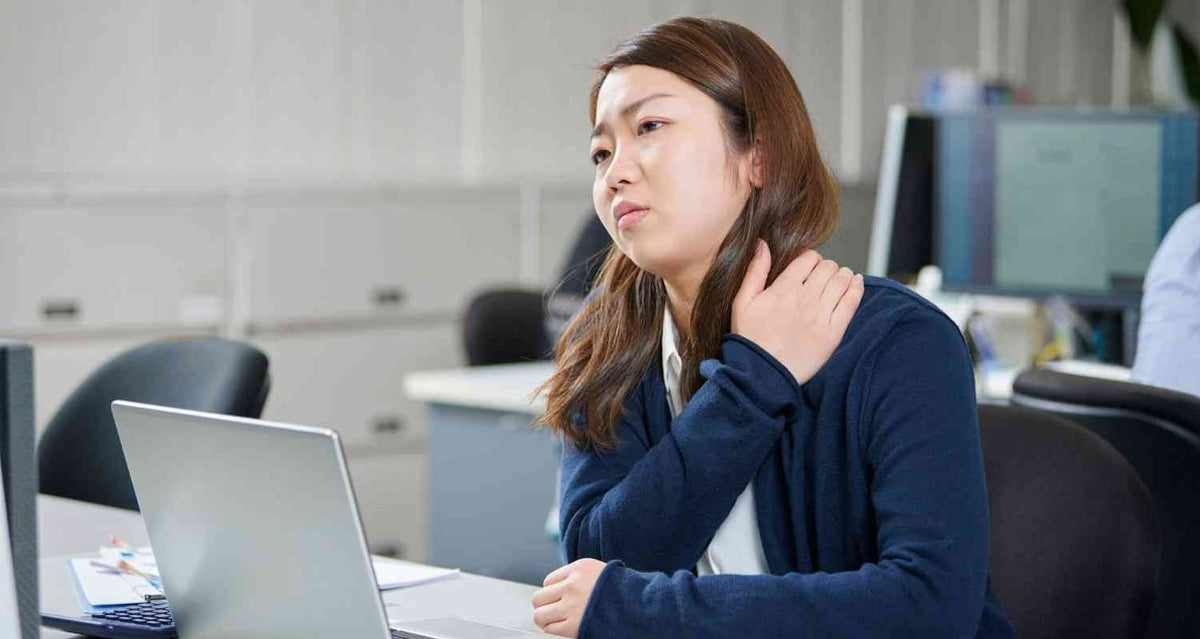 Comment soulager un mal de dos en haut : solutions efficaces