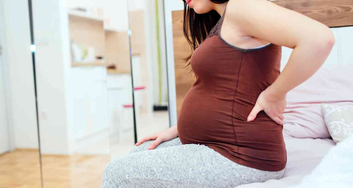 Pourquoi a-t-on mal au dos en début de grossesse : causes et solutions